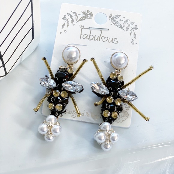 Honey Bee Pearl Dangle Earrings Black and Goldtone - Picture 4 of 4
